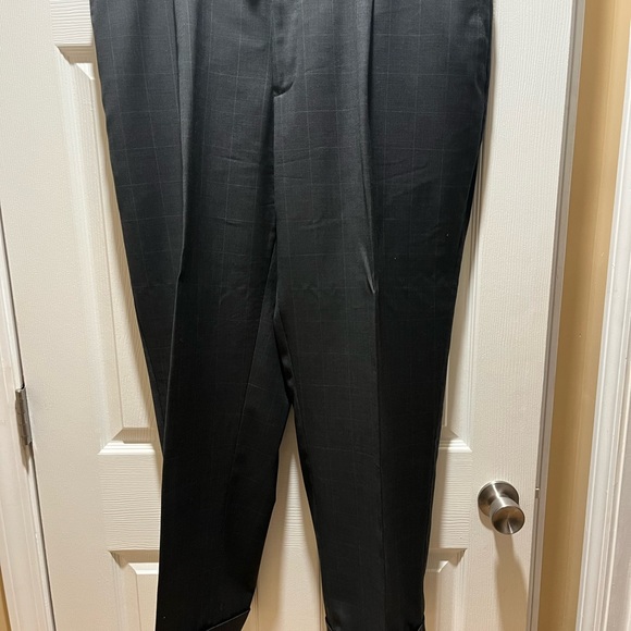 Men’s Suit - Picture 6 of 9